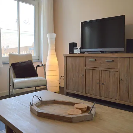 In Near Meinweg Park, Cleaning Included Apartment