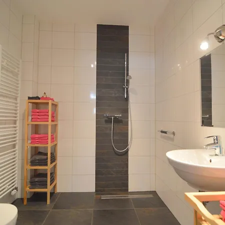 Apartment In Near Meinweg Park, Cleaning Included