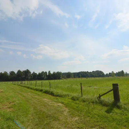 In Near Meinweg Park, Cleaning Included Apartment *