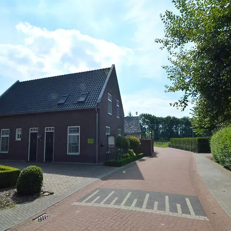 Apartment In Near Meinweg Park, Cleaning Included *